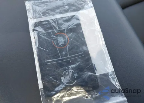 2025 Tesla Model Y Performance Dual Motor All-Wheel Drive z USA, uszkodzony, nr VIN 7SAYGDEF2SF298271